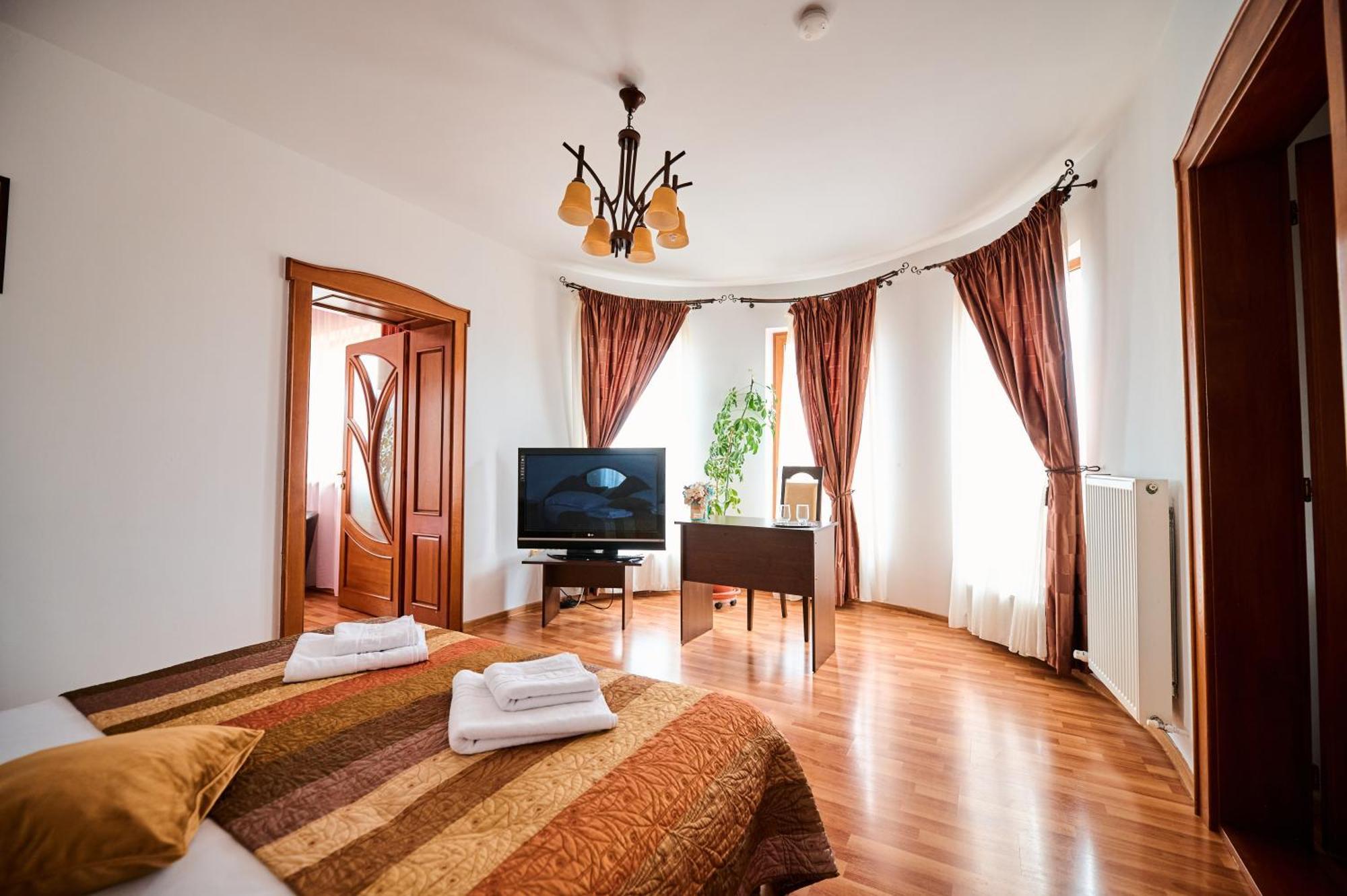 Pensiunea Kenza Targu Mures Exterior photo