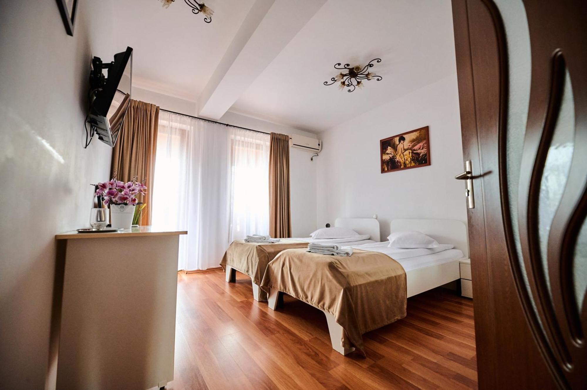 Pensiunea Kenza Targu Mures Exterior photo